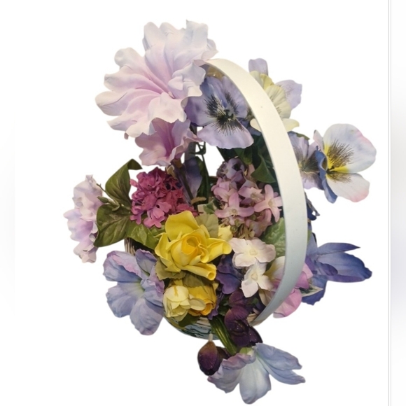 Spring Floral Decor - Picture 4 of 6